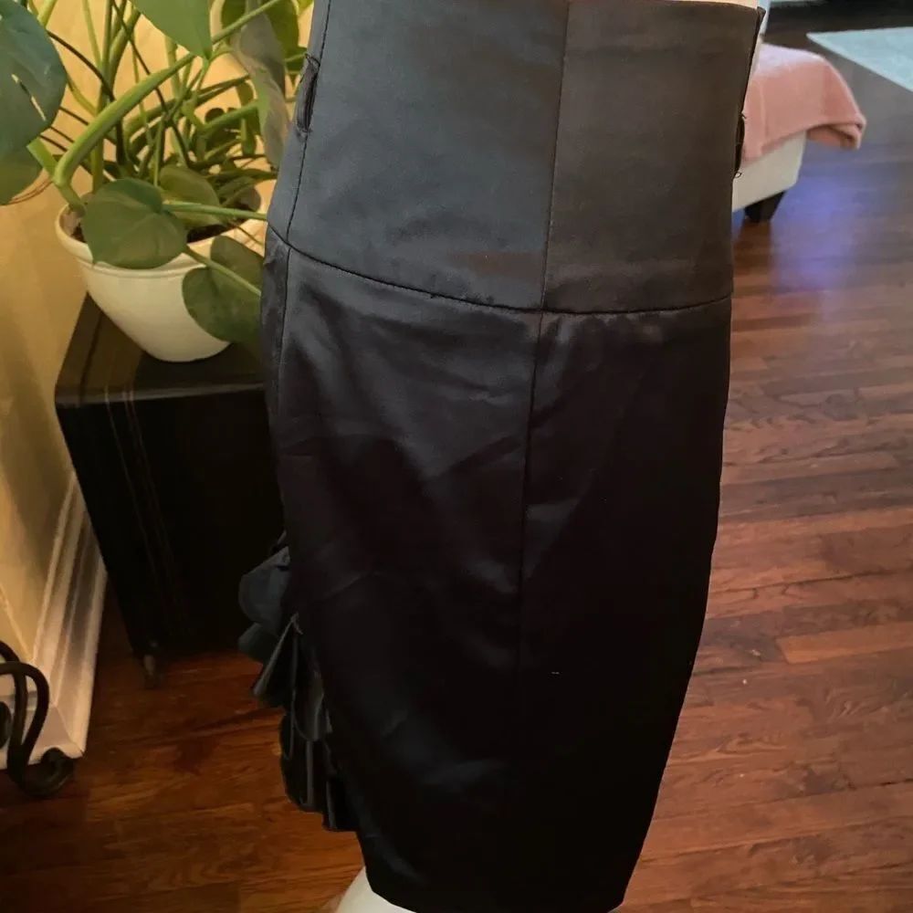 #OfficeSiren 💃 Heart & Soul Ruffle Back *Satin* Feel Skirt Sz 9 EUC - Picture 3 of 8